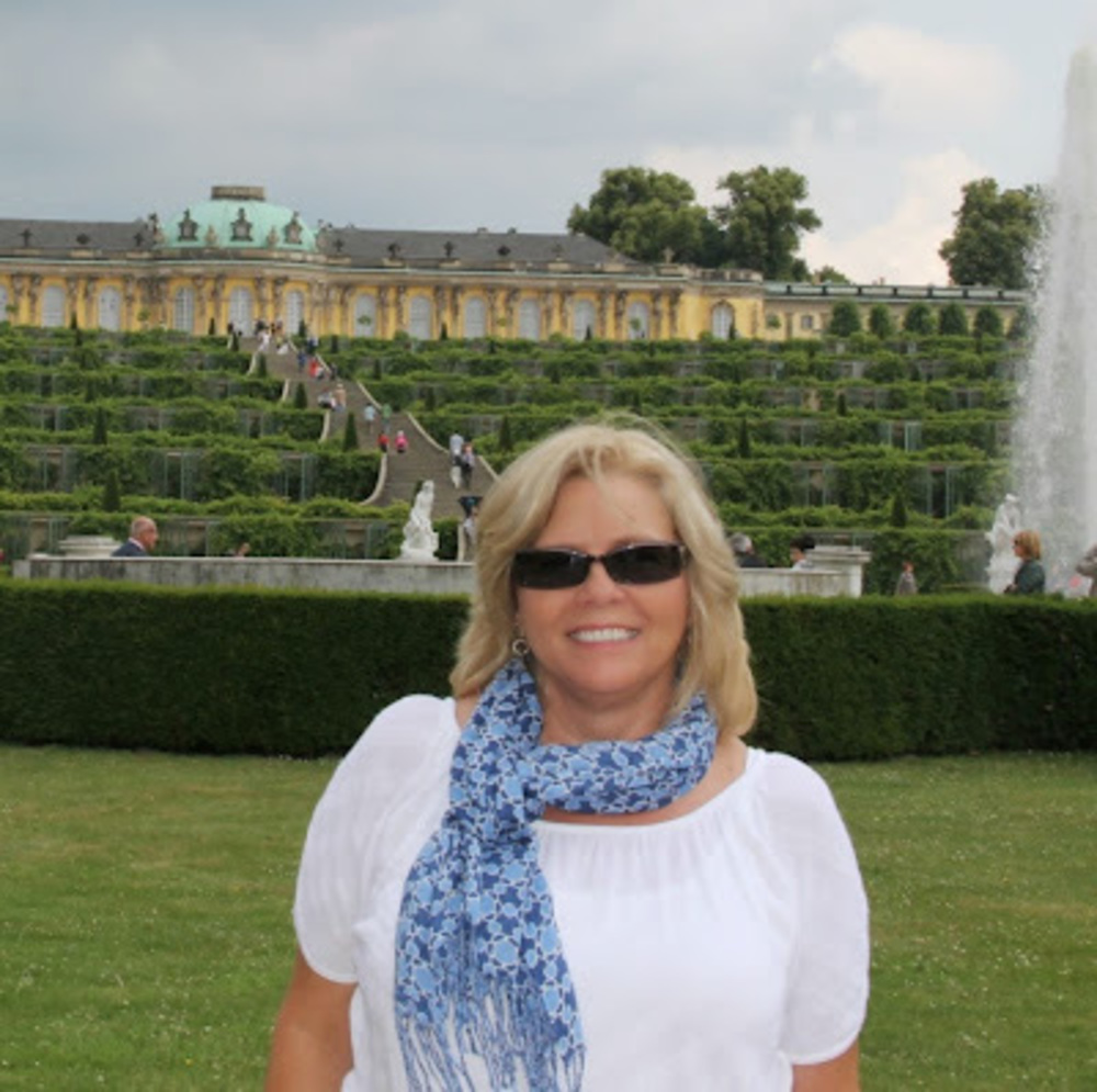 Meet your Posher, Connie